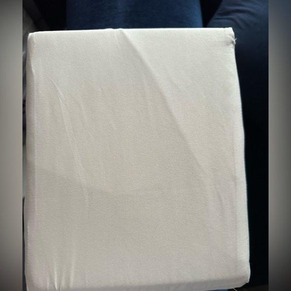 NWT UGG $130 King Sheet Set plus 2 pillow cases Cooling Tehnologie all seasons! - Picture 9 of 9